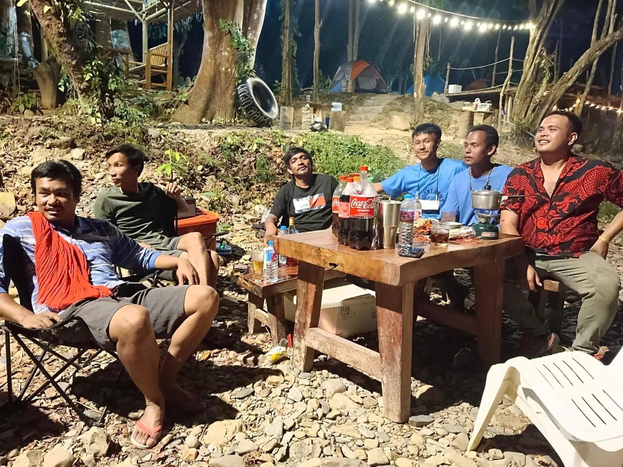 ホテル Khaosok August Freedom Camp Khao Sok National Park エクステリア 写真
