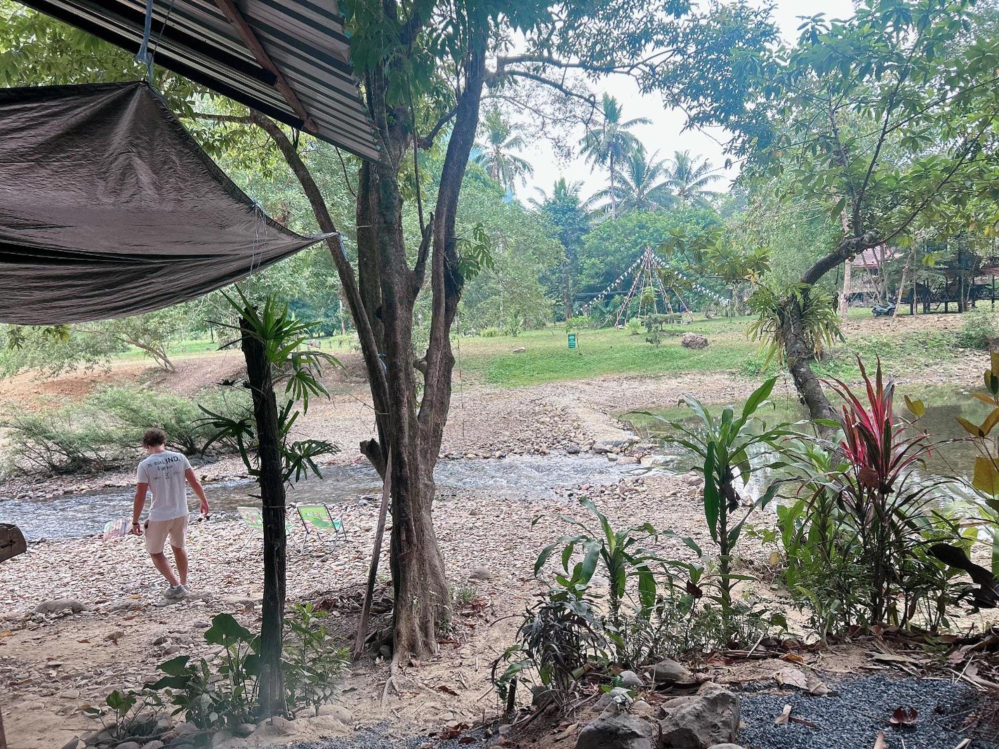 ホテル Khaosok August Freedom Camp Khao Sok National Park エクステリア 写真