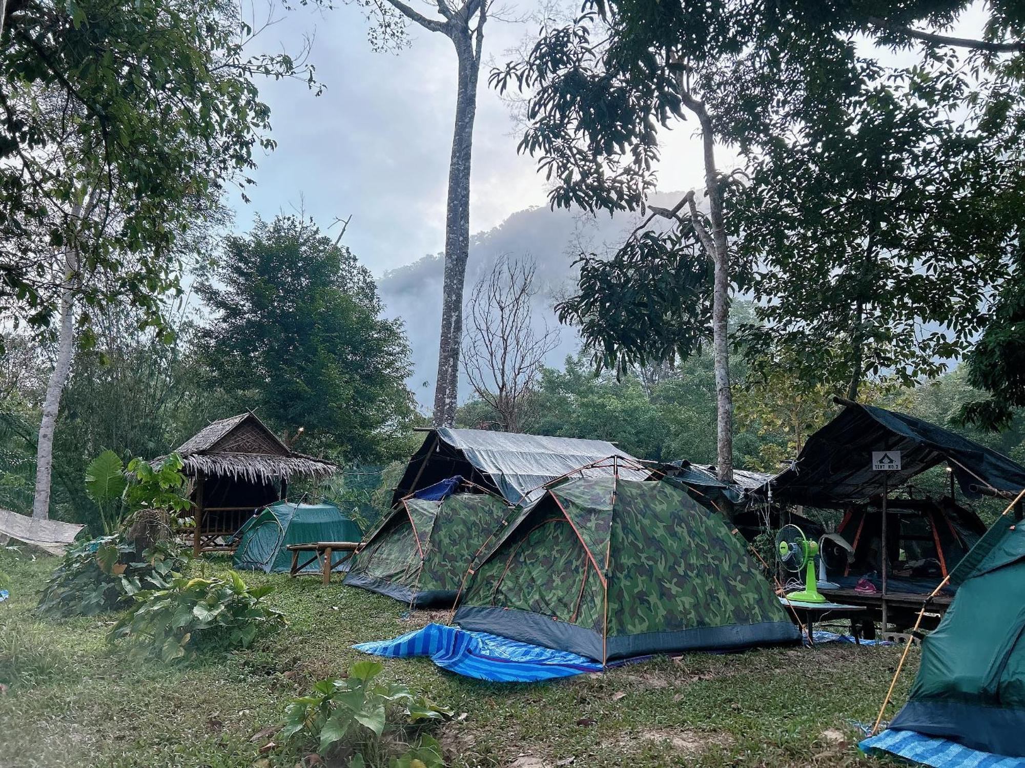 ホテル Khaosok August Freedom Camp Khao Sok National Park エクステリア 写真