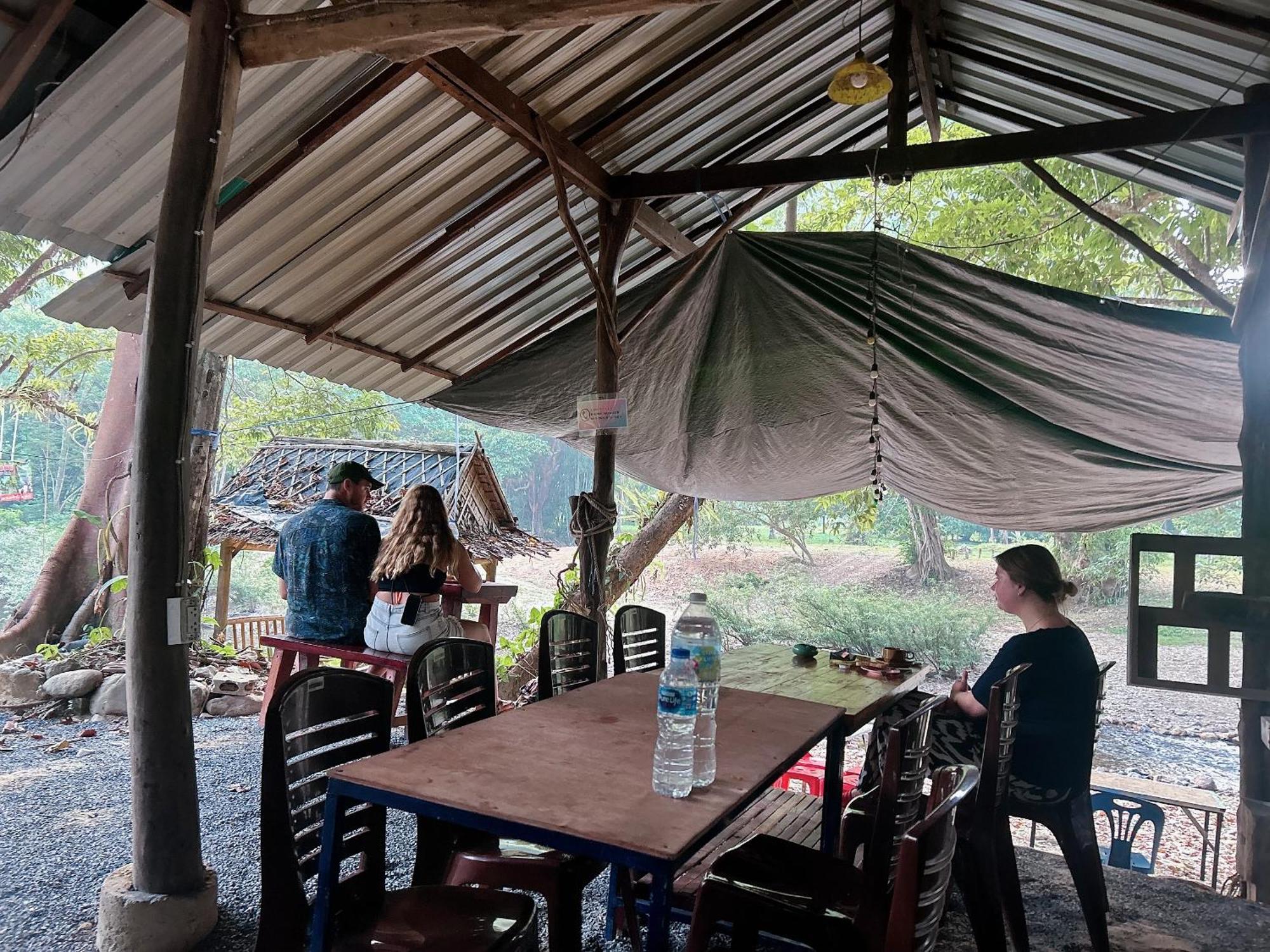 ホテル Khaosok August Freedom Camp Khao Sok National Park エクステリア 写真