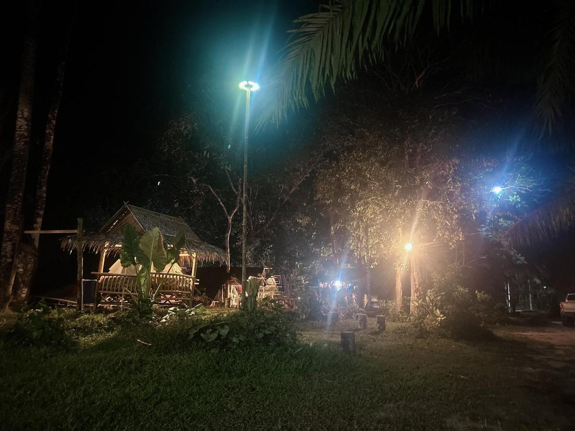ホテル Khaosok August Freedom Camp Khao Sok National Park エクステリア 写真