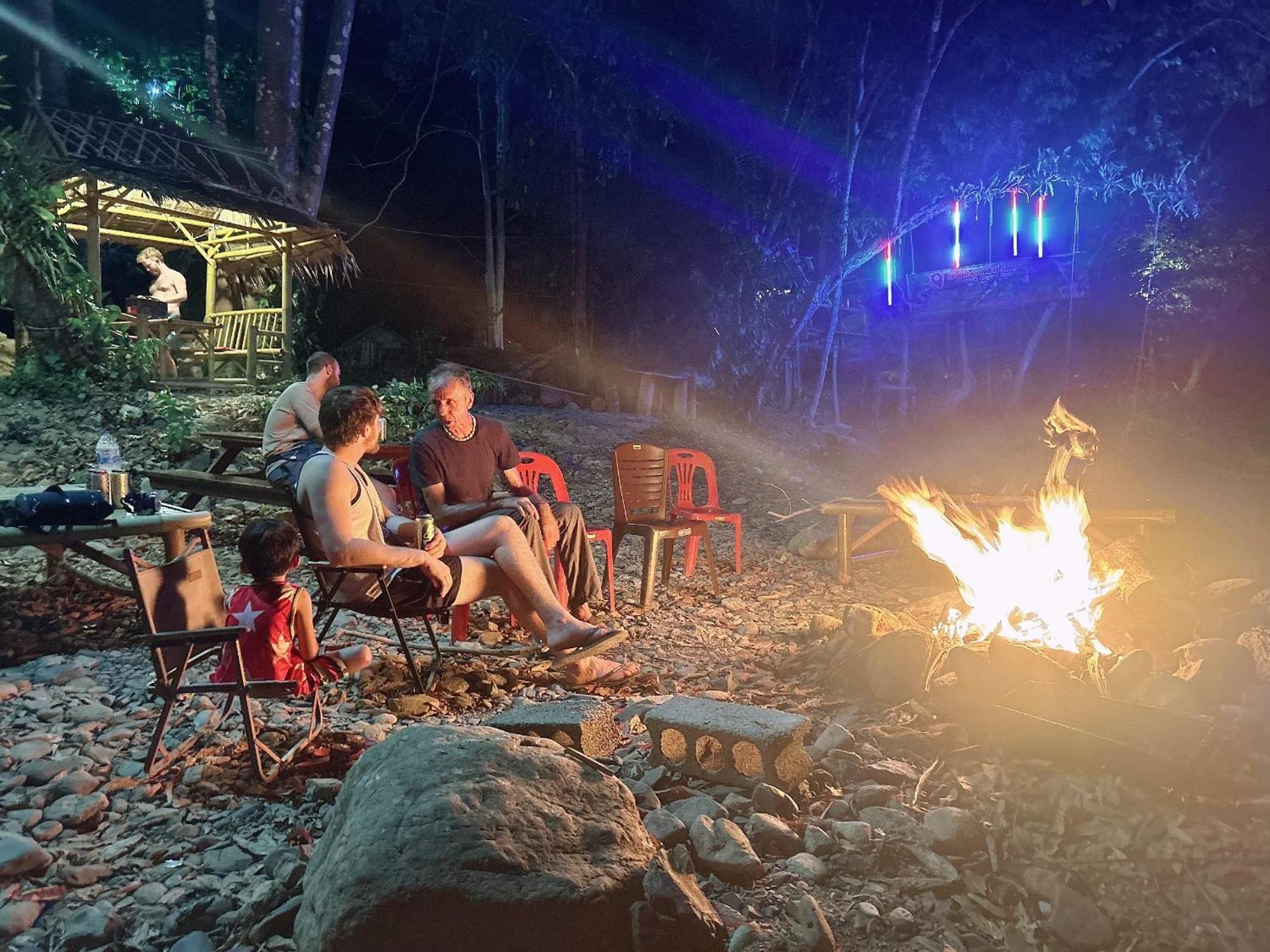 ホテル Khaosok August Freedom Camp Khao Sok National Park エクステリア 写真