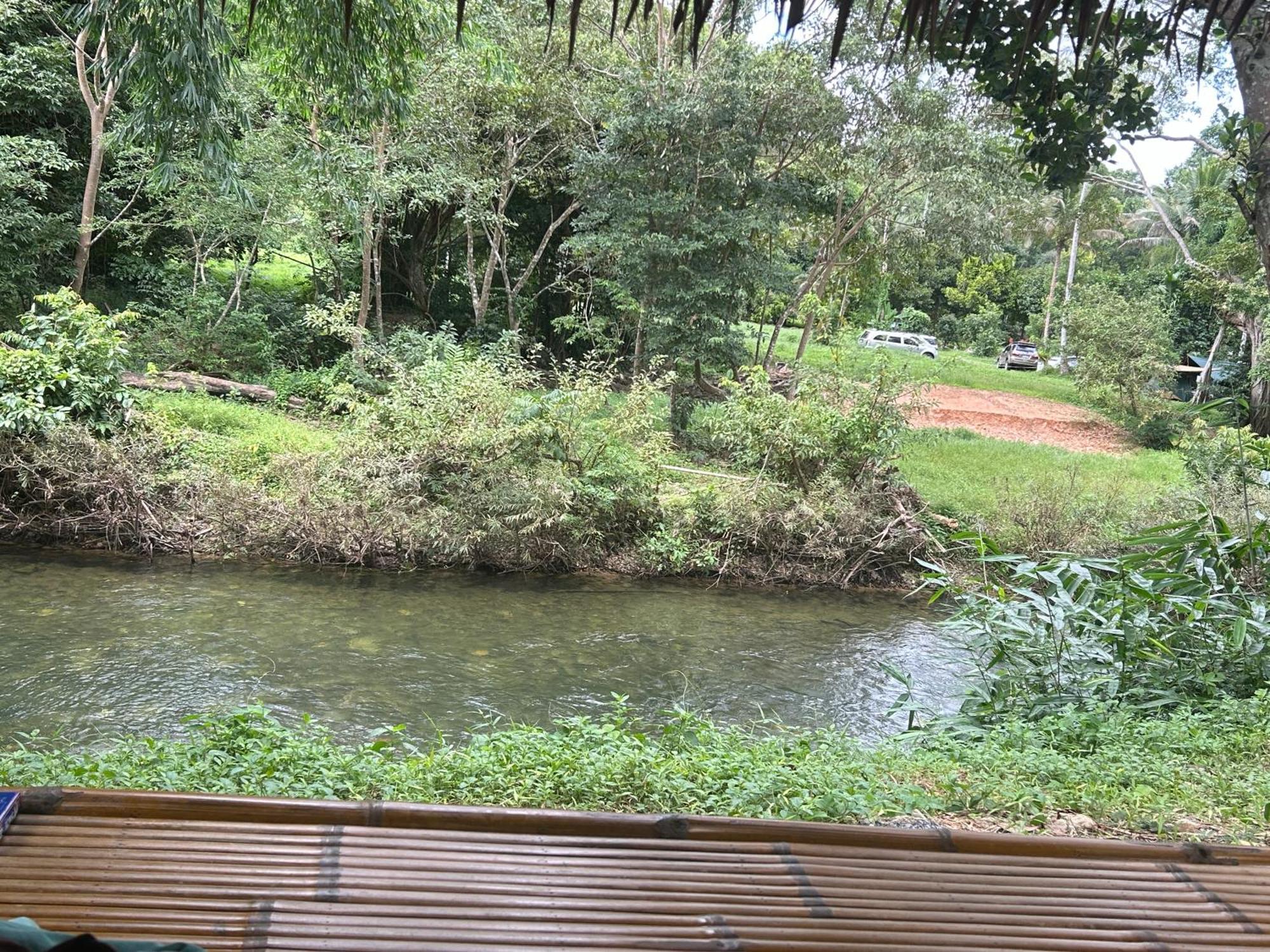 ホテル Khaosok August Freedom Camp Khao Sok National Park エクステリア 写真