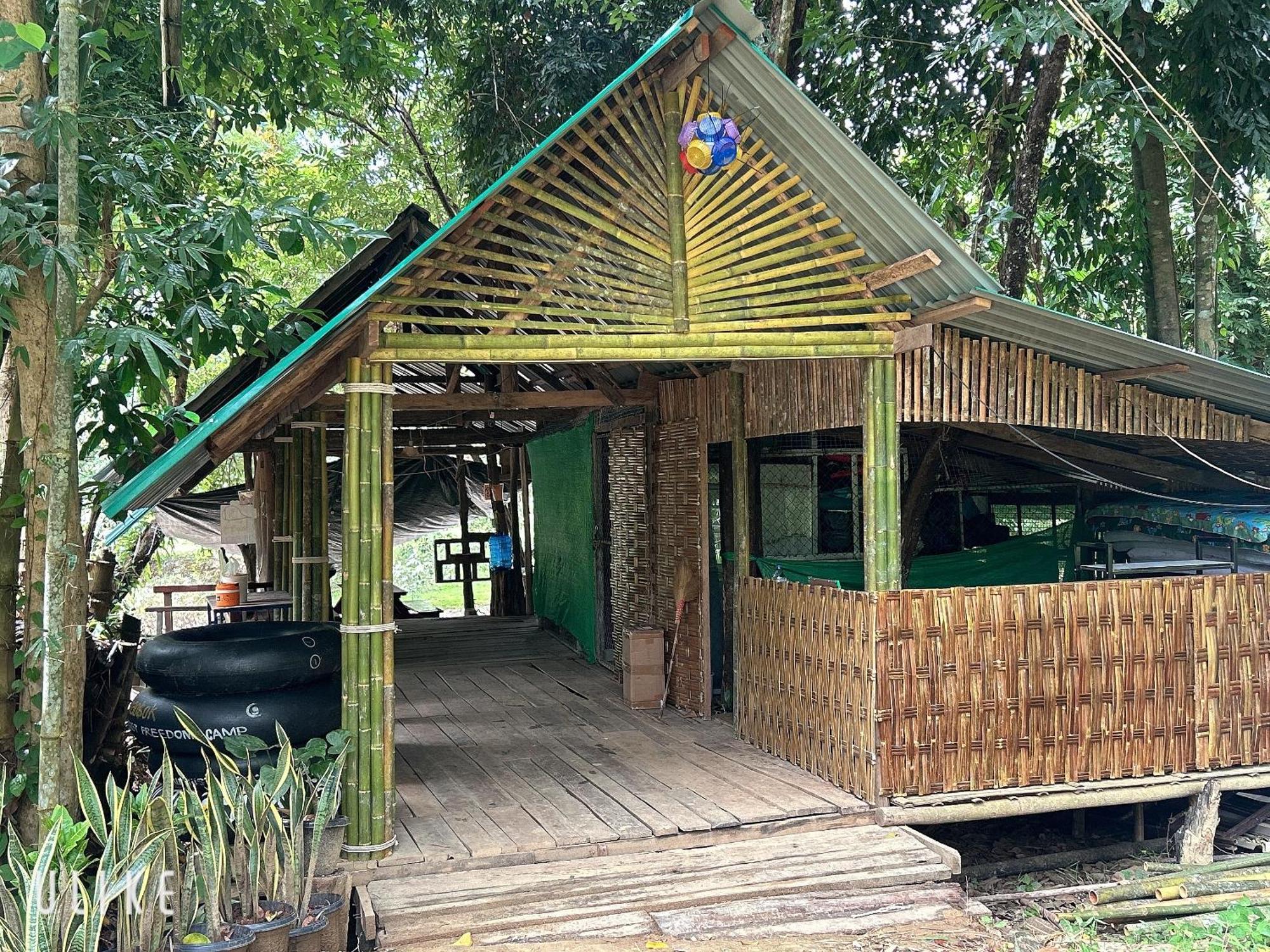 ホテル Khaosok August Freedom Camp Khao Sok National Park エクステリア 写真