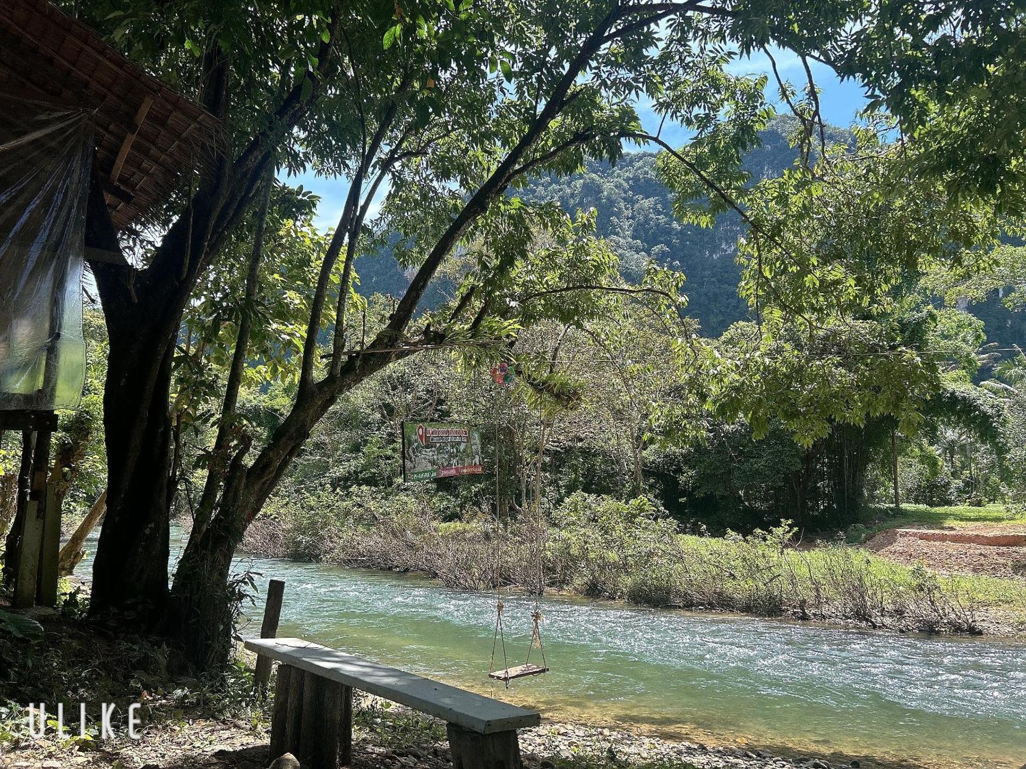 ホテル Khaosok August Freedom Camp Khao Sok National Park エクステリア 写真