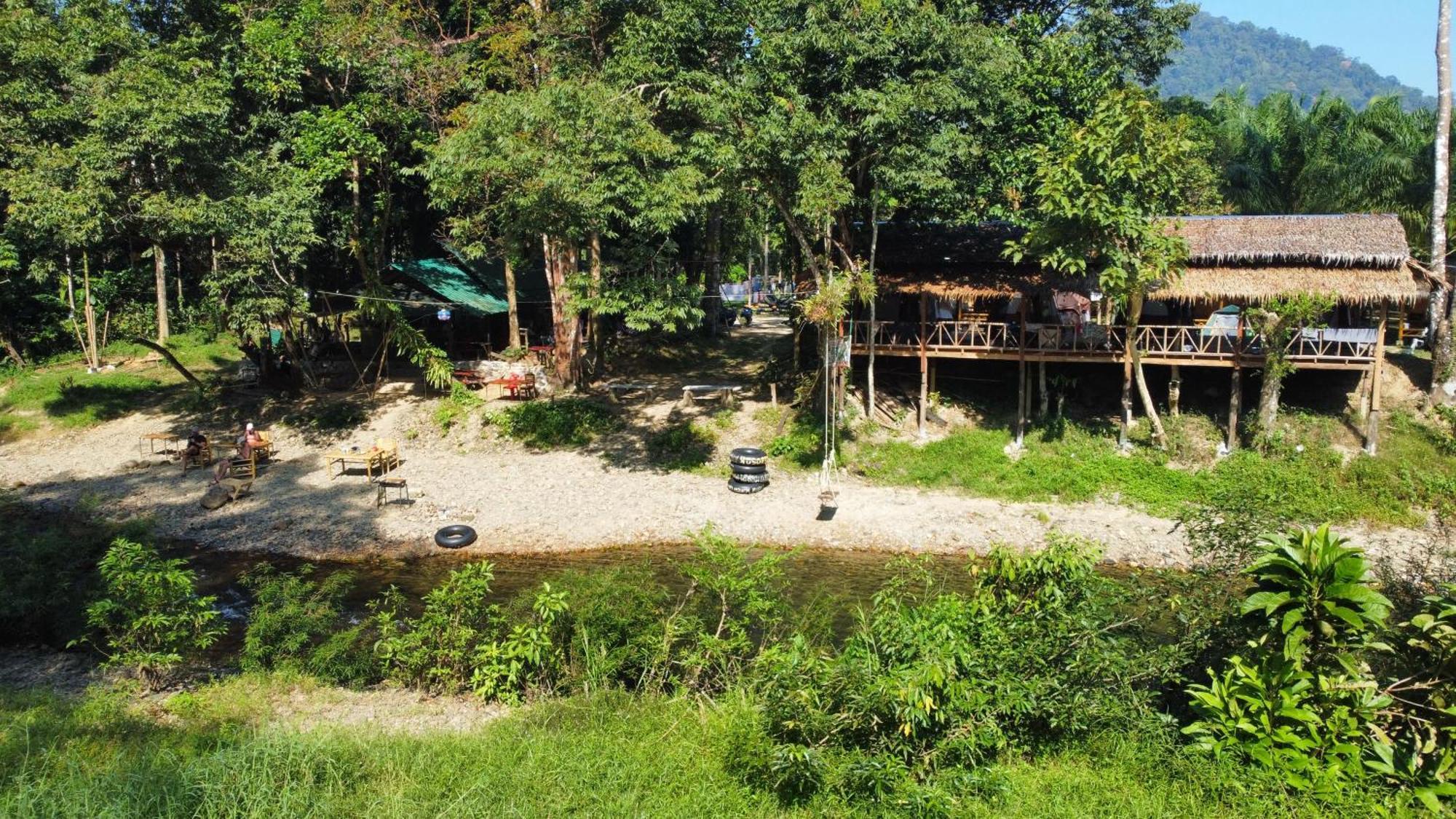 ホテル Khaosok August Freedom Camp Khao Sok National Park エクステリア 写真